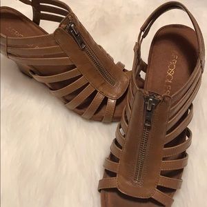 Aerosoles 6.5 faux leather / suede wedges